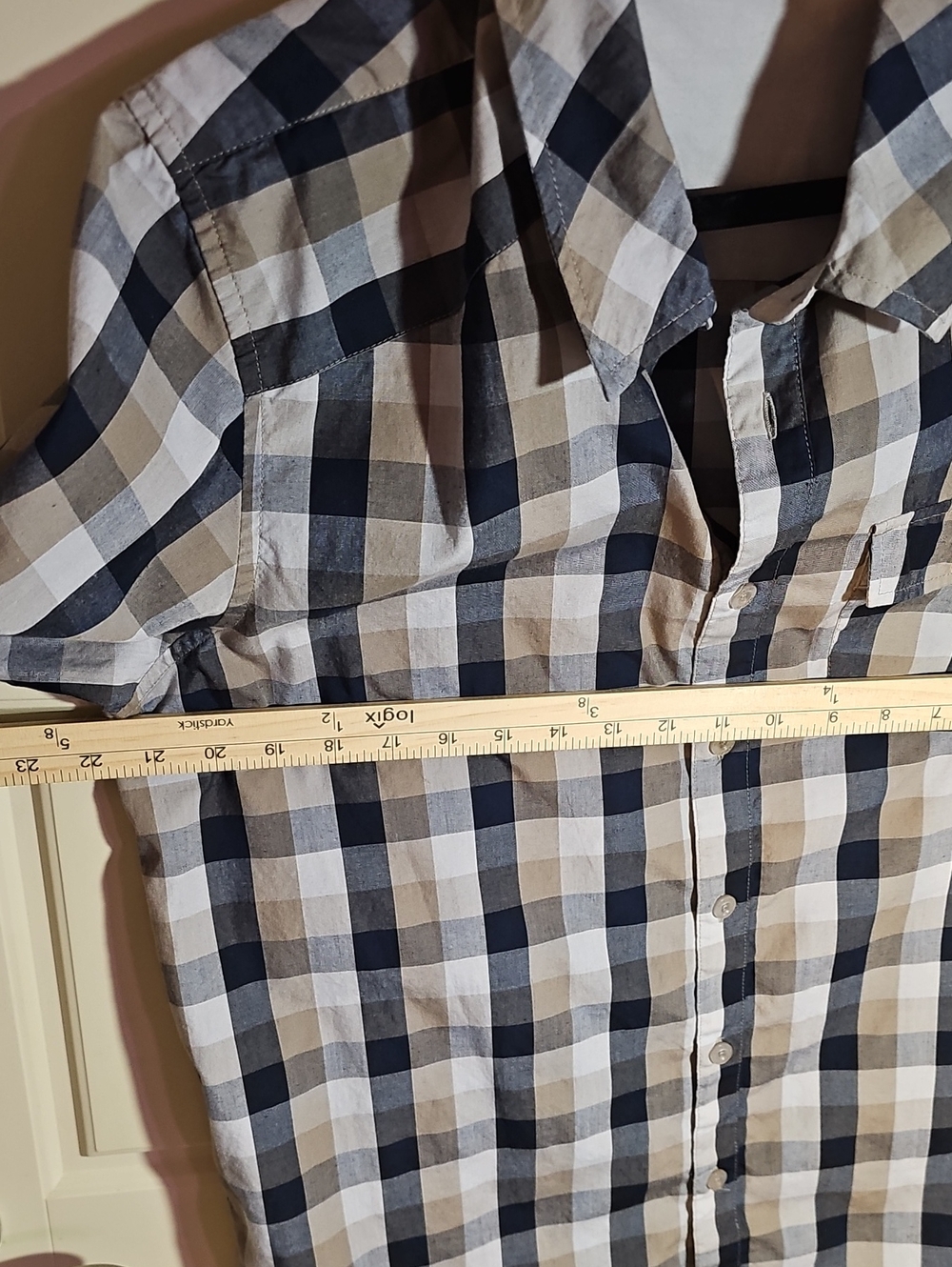 Oakley Men’s Short Sleeve Plaid Button-Down Shirt in Navy, Tan & White - Picture 8 of 8